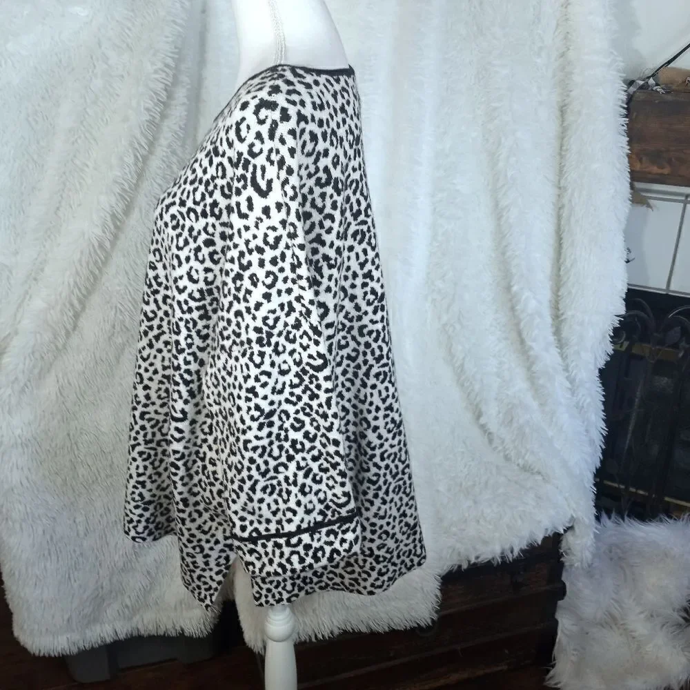 CYNTHIA ROWLEY BLACK WHITE ANIMAL PRINT 3/4 SLEEVE SWEATER PLUS SIZE 3X EUC.